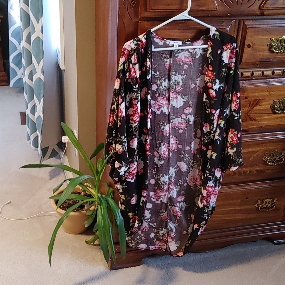 💚NWT Women's Ardene Black Floral Kimono